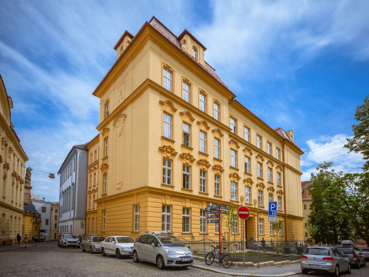 Univerzita sídlí i v místech druhého olomouckého hradu: Katedra ...